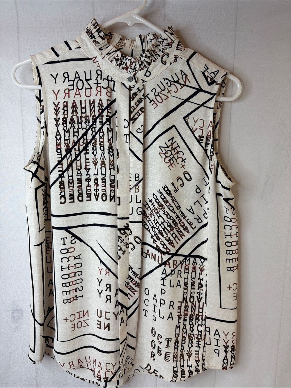 NIC+ZOE Abstract Typography Print Ruffle Collar Sleeveless Blouse Small